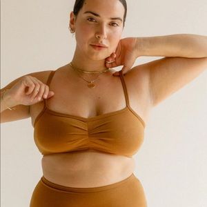 ARQ Zelda bandeau top, size medium, toffee color.